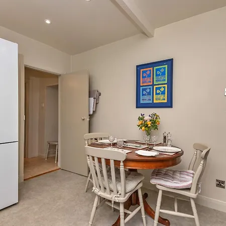 Finest Retreats - The Nook Bank Newton