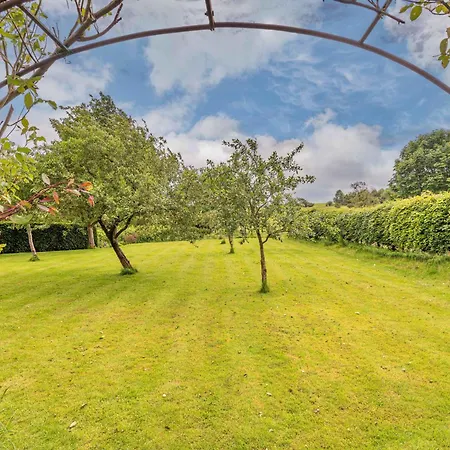 Finest Retreats - The Nook Bank Newton