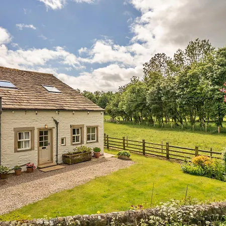 Finest Retreats - The Nook Bank Newton *